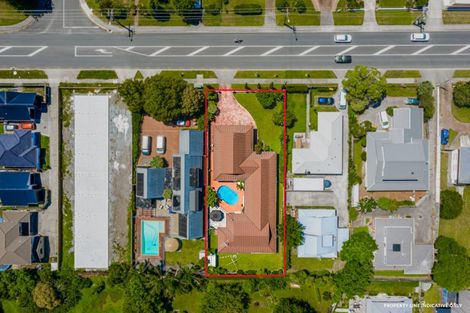 Photo of property in 48 Te Atatu Road, Te Atatu South, Auckland, 0610