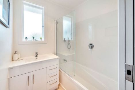 Photo of property in 120 Mahia Road, Manurewa, Auckland, 2102