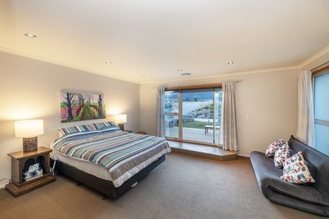 Photo of property in 136 Te Awa Road, Albert Town, Wanaka, 9382