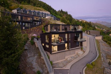Photo of property in 16 Highlands Close, Queenstown, 9300