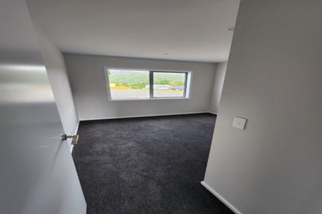 Photo of property in 17 Rewarewa Way, Timberlea, Upper Hutt, 5018