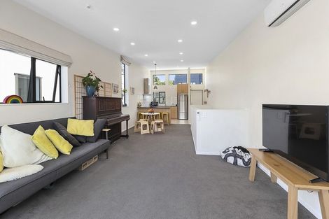 Photo of property in 104u7 Maupuia Road, Maupuia, Wellington, 6022