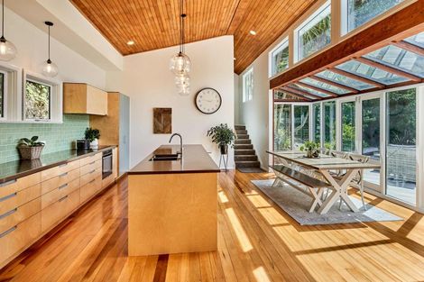 Photo of property in 2 Huia Road, Days Bay, Lower Hutt, 5013