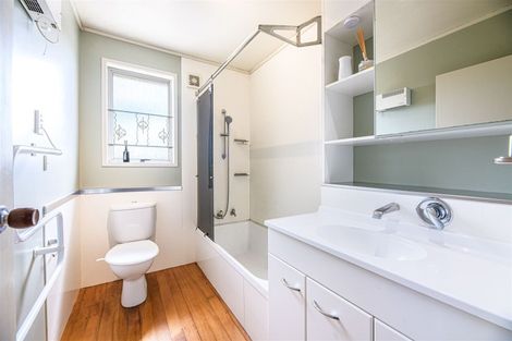 Photo of property in 35 Spence Road, Henderson, Auckland, 0612