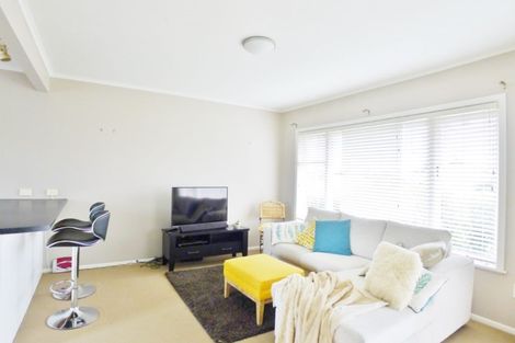 Photo of property in 1/6 Corrella Road, Belmont, Auckland, 0622
