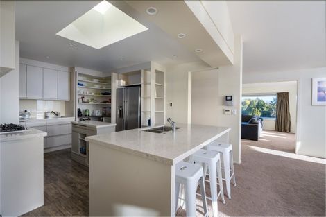 Photo of property in 5 Pukenamu Road, Rainbow Point, Taupo, 3330