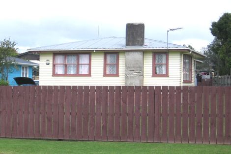 Photo of property in 42 Harrington Road, Henderson, Auckland, 0610