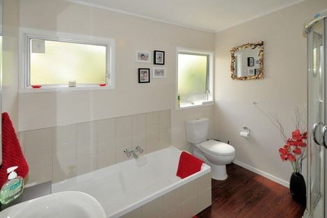 Photo of property in 20 Santiago Crescent, Unsworth Heights, Auckland, 0632