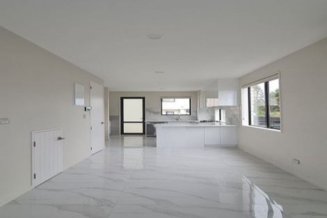 Photo of property in 3/532 Glenfield Road, Glenfield, Auckland, 0629
