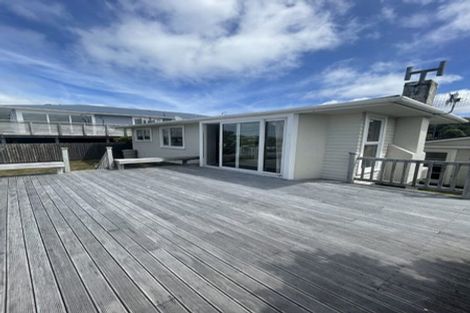 Photo of property in 12 Fitzpatrick Street, Newlands, Wellington, 6037