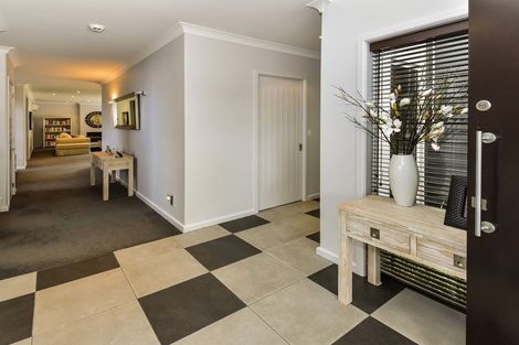 Photo of property in 17 Hinau Street, New Lynn, Auckland, 0600