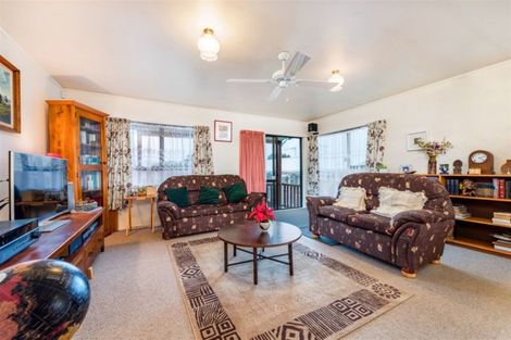 Photo of property in 2/10 Hutchinson Avenue, New Lynn, Auckland, 0600