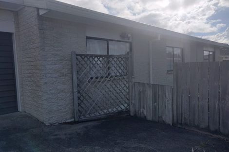 Photo of property in 2/65 Golf Road, New Lynn, Auckland, 0600