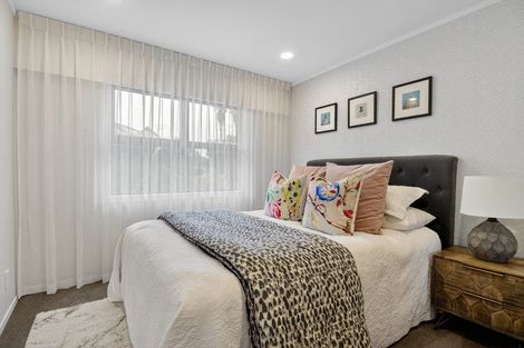 Photo of property in 16 Clyside Avenue, Half Moon Bay, Auckland, 2012