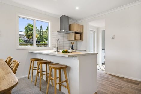 Photo of property in 12e Woodhouse Place, West Harbour, Auckland, 0618
