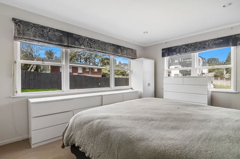 Photo of property in 10 Awaroa Road, Sunnyvale, Auckland, 0612
