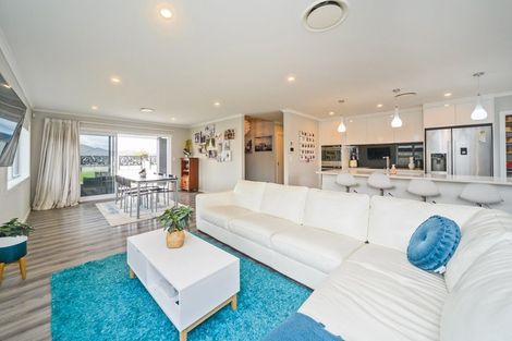 Photo of property in 10 Gibraltar Way, Fitzherbert, Palmerston North, 4410