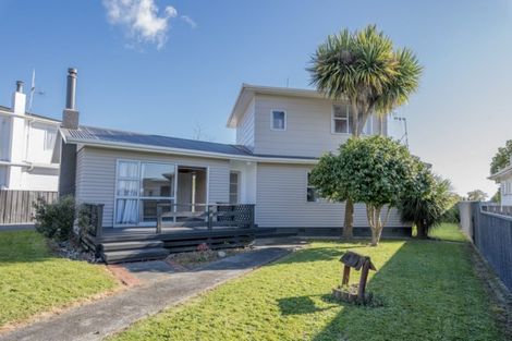 Photo of property in 9 Featherston Street, Levin, 5510