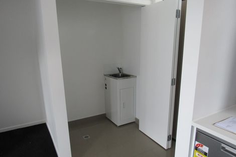 Photo of property in 3/15 Chivalry Road, Glenfield, Auckland, 0629