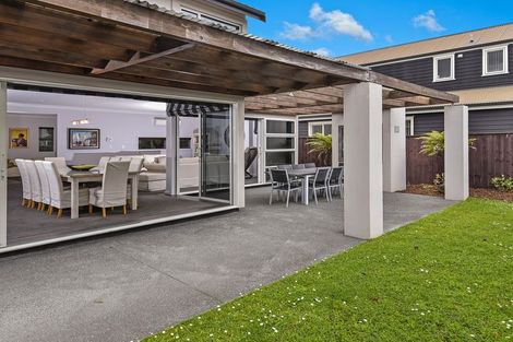 Photo of property in 17 Hinau Street, New Lynn, Auckland, 0600