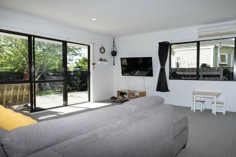 Photo of property in 6 Rodney Grove, Paraparaumu, 5032