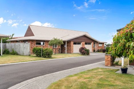 Photo of property in Rangeview Villas, 11/9 Fuller Close, Levin, 5510