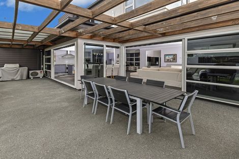 Photo of property in 17 Hinau Street, New Lynn, Auckland, 0600