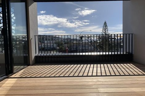 Photo of property in 303/2u Onepu Road, Kilbirnie, Wellington, 6022