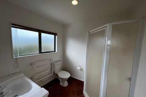 Photo of property in 11 Mannikin Place, Unsworth Heights, Auckland, 0632