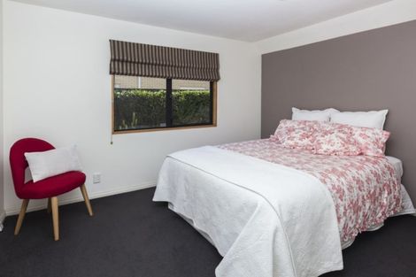 Photo of property in 135 Fendalton Road, Fendalton, Christchurch, 8052