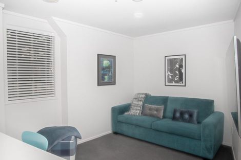 Photo of property in 72 Devonport Road, Tauranga, 3110