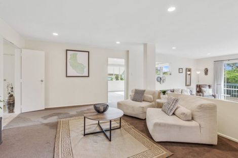 Photo of property in 18 Tyrico Close, Unsworth Heights, Auckland, 0632