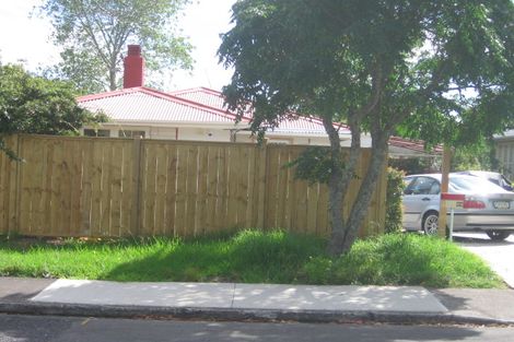 Photo of property in 2/62 Tonar Street, Northcote, Auckland, 0627