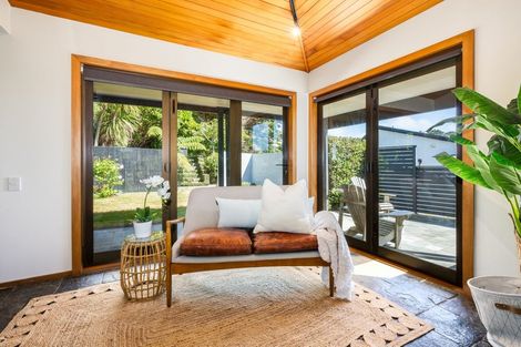 Photo of property in 14 The Crowsnest, Whitby, Porirua, 5024