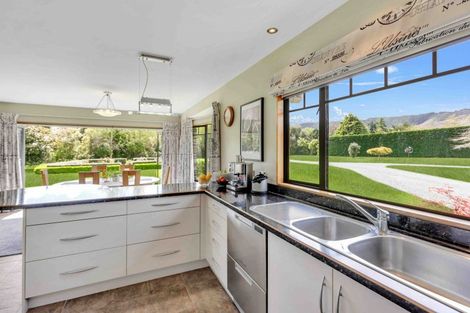 Photo of property in 27 Pohutukawa Drive, Levin, 5571