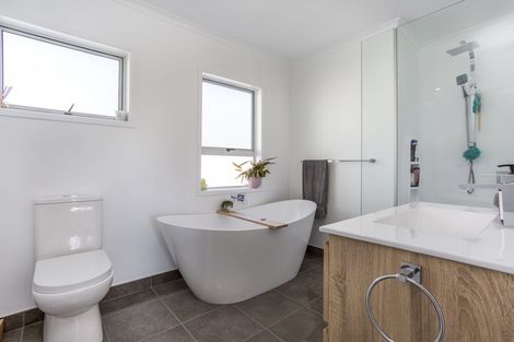 Photo of property in 12 Makiri Street, Helensville, 0800