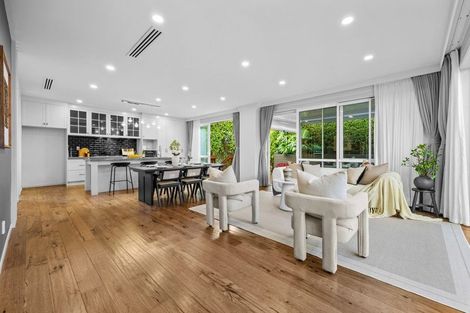 Photo of property in 4b Hilton Close, Fairview Heights, Auckland, 0632