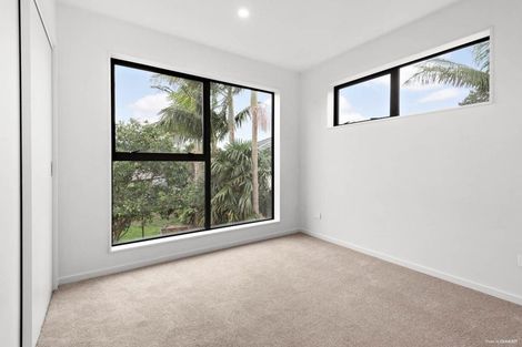 Photo of property in 1/105 Hobsonville Road, West Harbour, Auckland, 0618