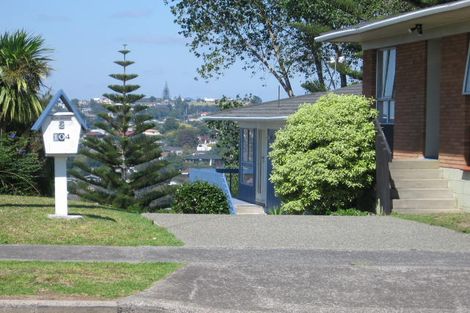 Photo of property in 2/104 Carlisle Road, Browns Bay, Auckland, 0632