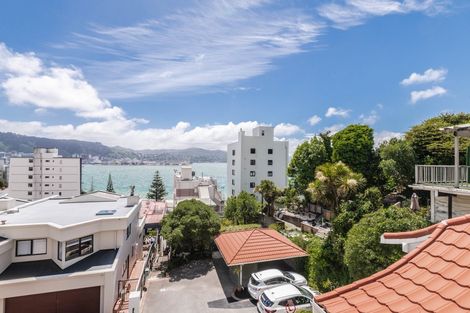 Photo of property in 210 Oriental Parade, Oriental Bay, Wellington, 6011