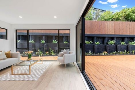 Photo of property in 82a Kittiwake Drive, Schnapper Rock, Auckland, 0632