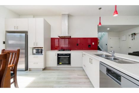 Photo of property in 2 Mile Place, Henderson, Auckland, 0612