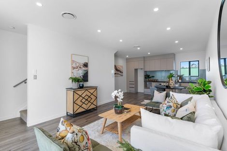 Photo of property in 121a Sycamore Drive, Sunnynook, Auckland, 0620