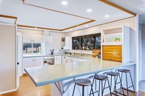 Photo of property in 6 The Avenue, Paraparaumu Beach, Paraparaumu, 5032