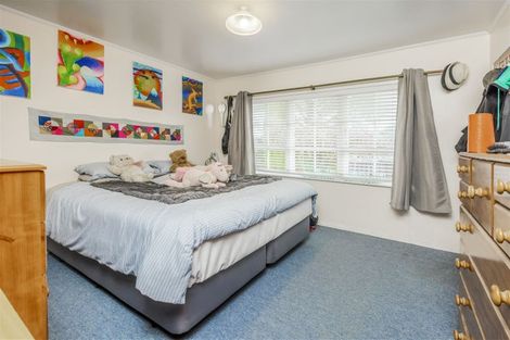Photo of property in 10 Helms Place, Manurewa, Auckland, 2102
