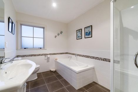 Photo of property in 135c Hutchinson Road, Helensville, 0875