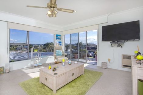 Photo of property in 2/86 Takutai Avenue, Half Moon Bay, Auckland, 2012