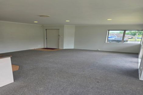 Photo of property in 16 Loughinisland Place, Weymouth, Auckland, 2103