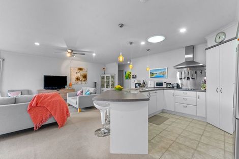Photo of property in 2 Piriti Drive, Te Atatu Peninsula, Auckland, 0610