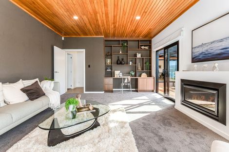 Photo of property in 77 Paremata Road, Paremata, Porirua, 5024